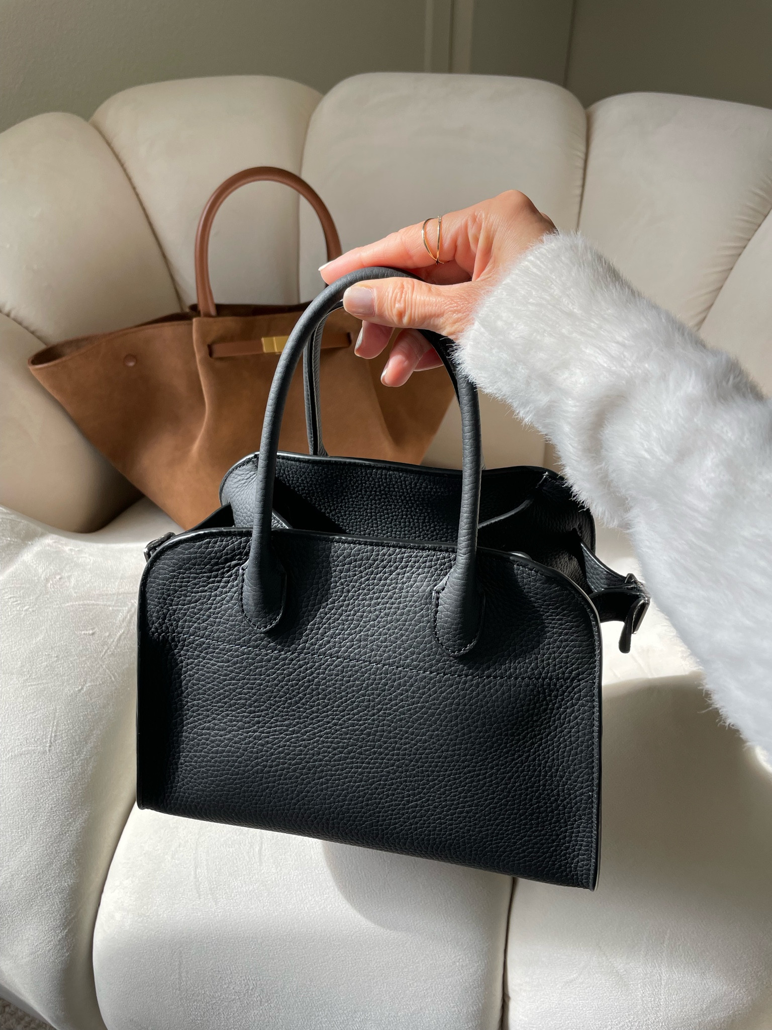 【THE ROW】soft MARGAUX 10 レザー製バッグ 予約受付中 THE ROW】soft MARGAUX 10 レザー製バッグ 予約受付中 (The Row