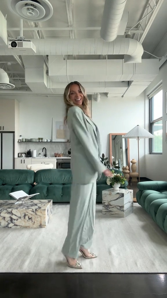 Business girl Dani 💁‍♀️

#LTKWorkwear #LTKFindsUnder100 #LTKStyleTip