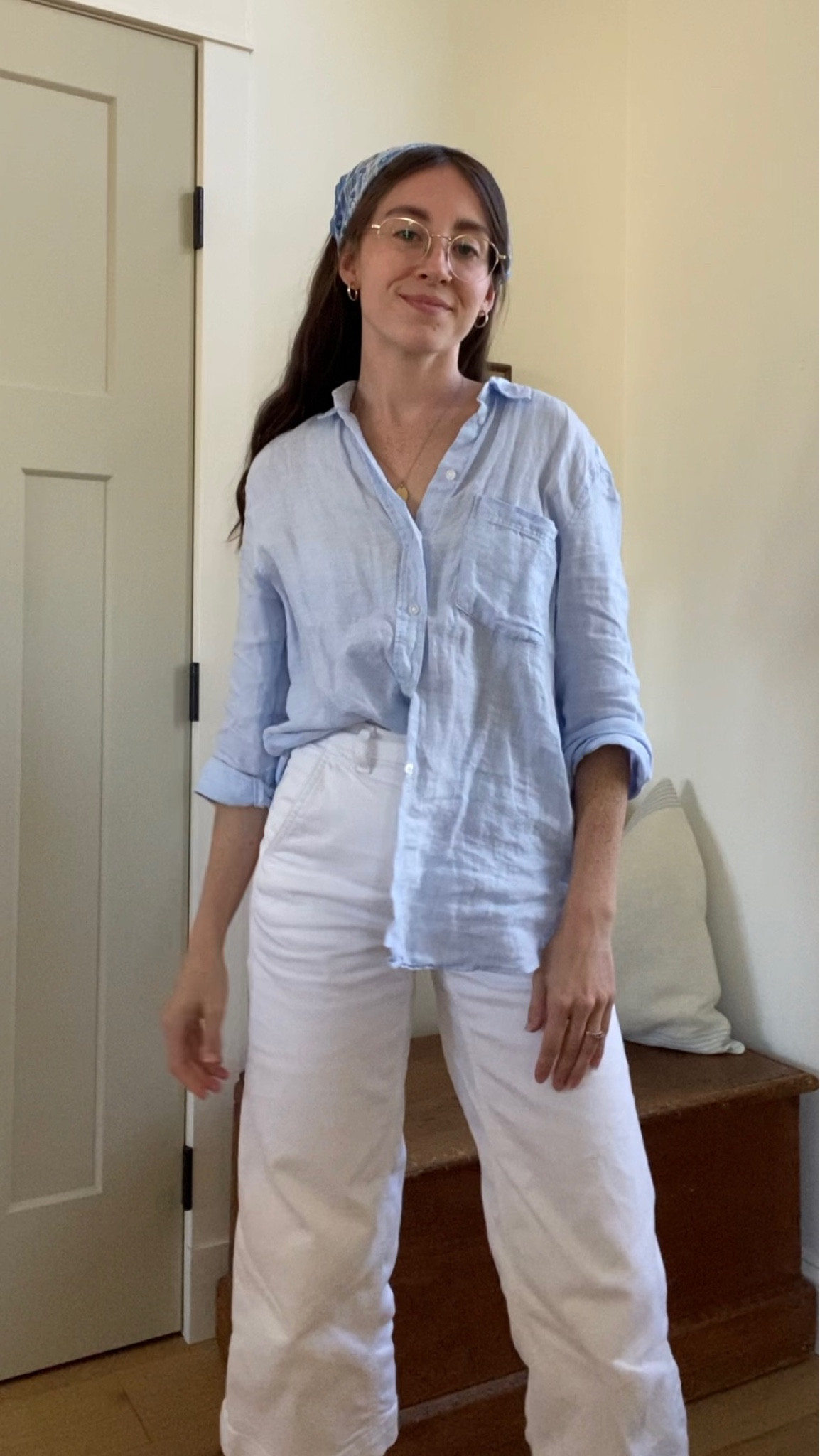 Wearing a size 00 in the Everlane pants - these are the old version that I’ve had for 3 years now. The top was thrifted but I’ve linked a similar one!