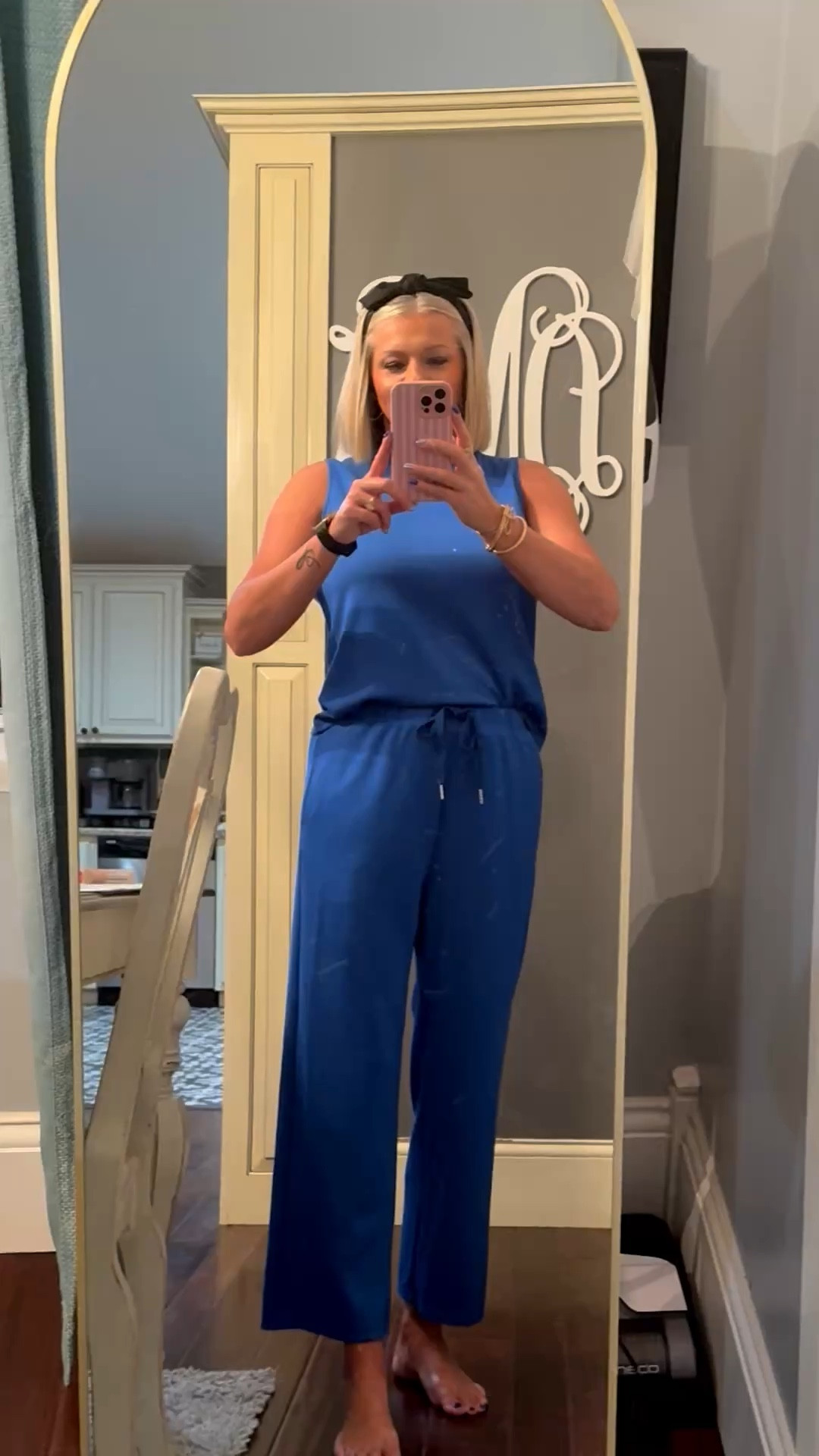 The softest two piece set for everyday wear!!!  I’m wearing a medium but could’ve worn a small. Overall TTS though  I’m 5’9 and 150 lbs for reference. The jacket is an adult medium 

#LTKWorkwear #LTKstorytime #LTKmomlife
