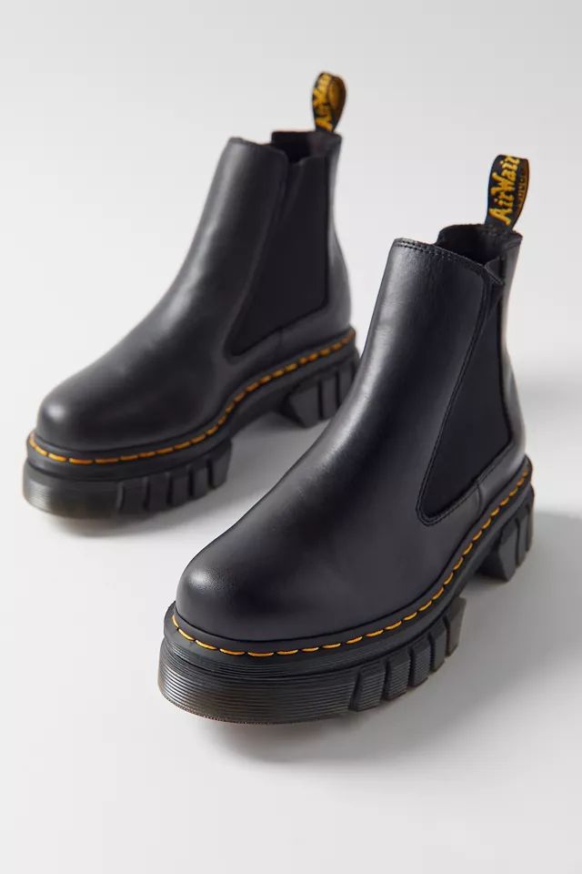 Dr. Martens Audrick Leather Platform Chelsea Boot | Urban Outfitters (US and RoW)