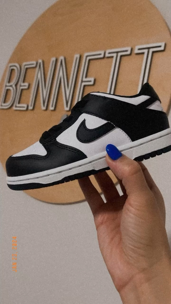 My toddler has cooler shoes than I do 😅

#LTKFindsUnder100 #LTKKids #LTKBaby