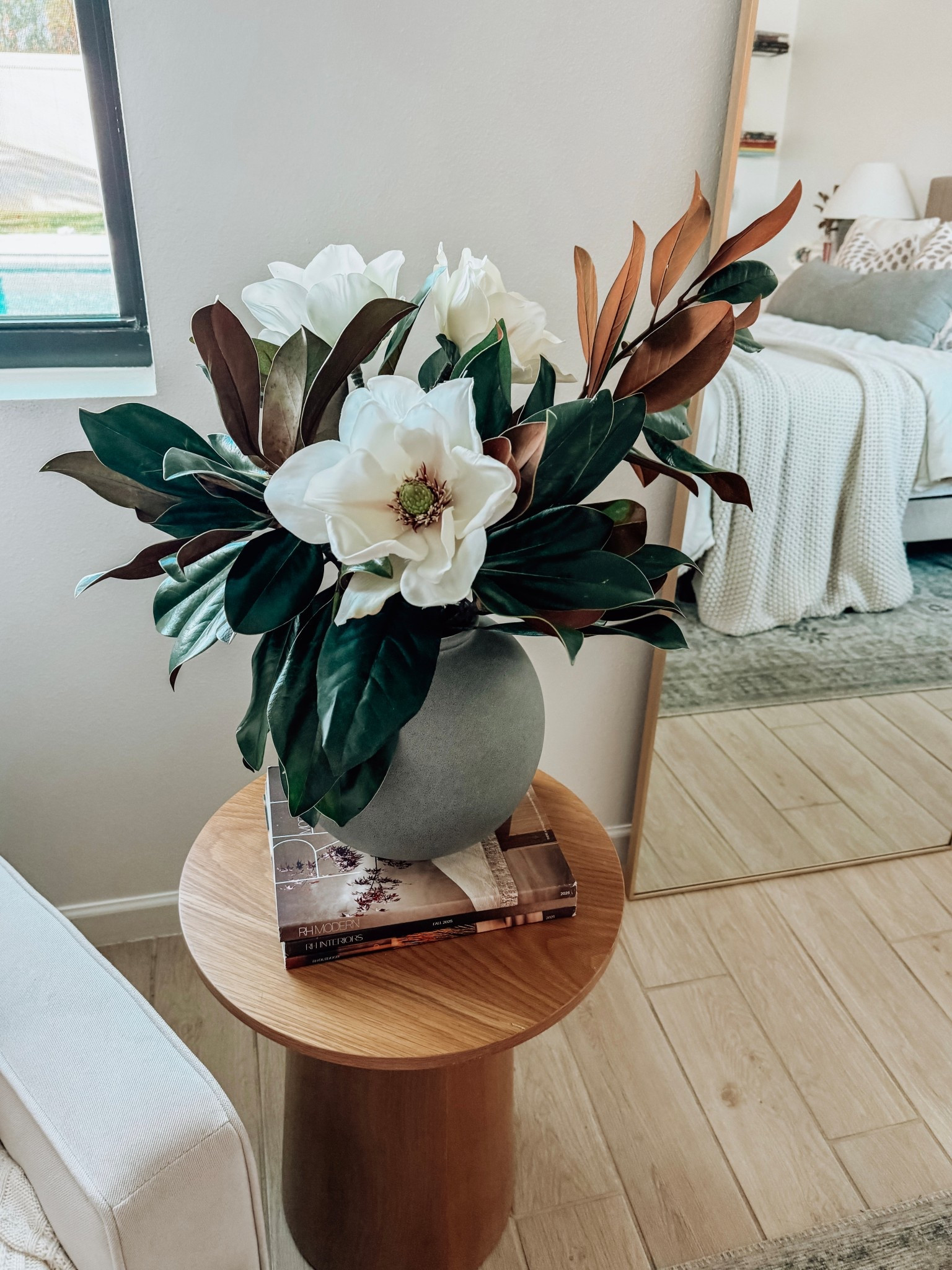 Always a good accent table and fresh magnolias 

#LTKHome