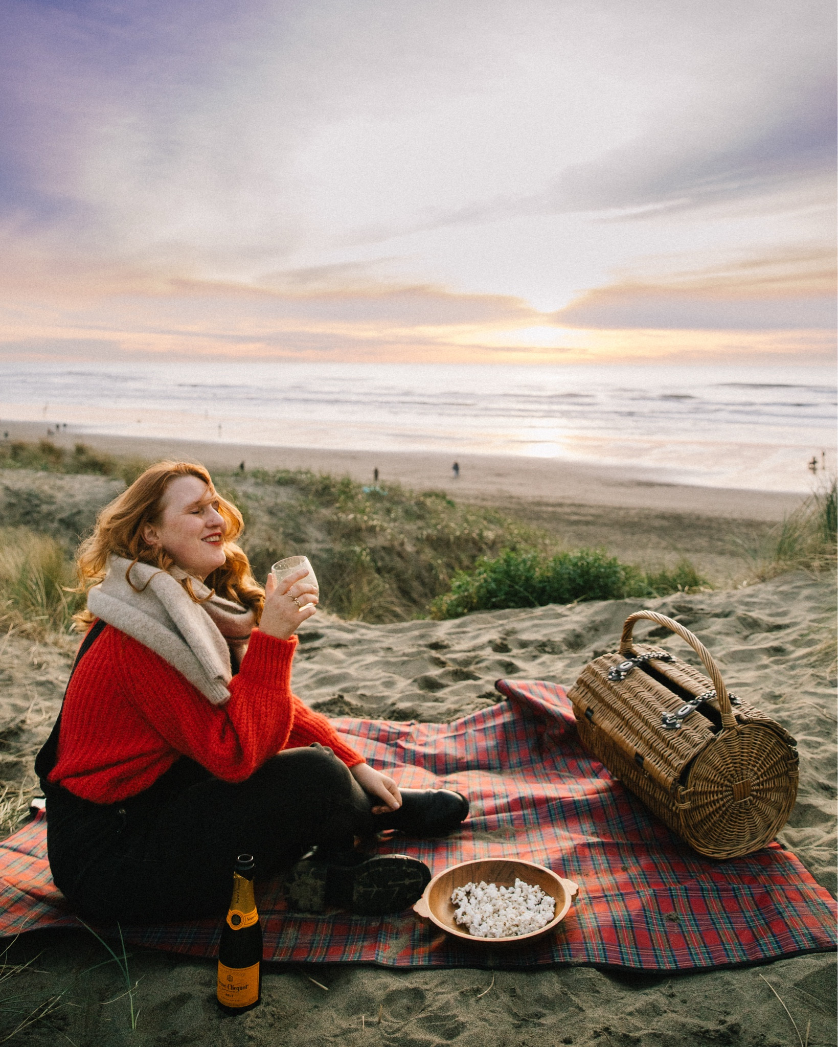 Ended 2024 with a bang ✨🎉

Started by heading to Ocean Beach here in San Francisco to catch the last sunset of 2024. Brought a bottle of  Veuve Clicquot, some truffle popcorn and a cozy Sezane sweater + scarf (it got cold FAST once the sun set!!) 

Then back to the apartment for a quick outfit change into sequins before hitting up the oldest Irish bar in San Francisco followed by tasty Italian. 

Couldn't imagine a better way to end the year. ✨ Hope you had a great evening, too!! 

#sanfrancisco #onlyinsf #oceanbeach #VeuveClicquot #picnic #california #2024 #2025 #newyearseve #sunset #oceansunset #beach #californialiving #norcal #bayarea  #sanfranciscolife #whimsysoul #sezane #sezanelovers #newyears2024 #ocean @sezane @VeuveClicquot 

#LTKHome #LTKMidsize #LTKParties