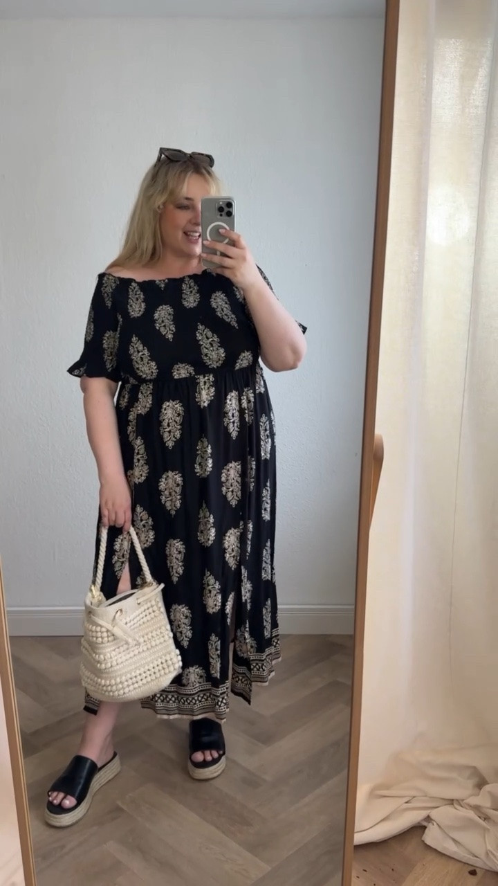 Outfit of the day 🖤

15 % sparen bei Bon Prix mit dem Code: 15san

(Gültigkeit: 19.05. -einschl. 21.05.2026; 15% auf Alles; einmalig einlösbar pro Kundin; gilt in DE App & Webshop)

#plussizefashion #summerdress #muster #frühlingsoutfit #curvy

#LTKdeutschland #LTKplussize #LTKkleider