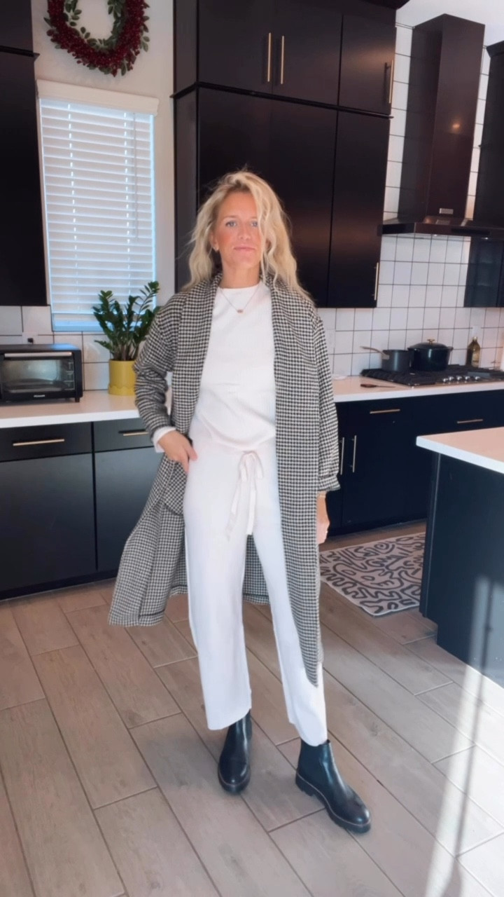 This set is soooo luxurious! 

#LTKFindsUnder100 #LTKSaleAlert #LTKMidsize