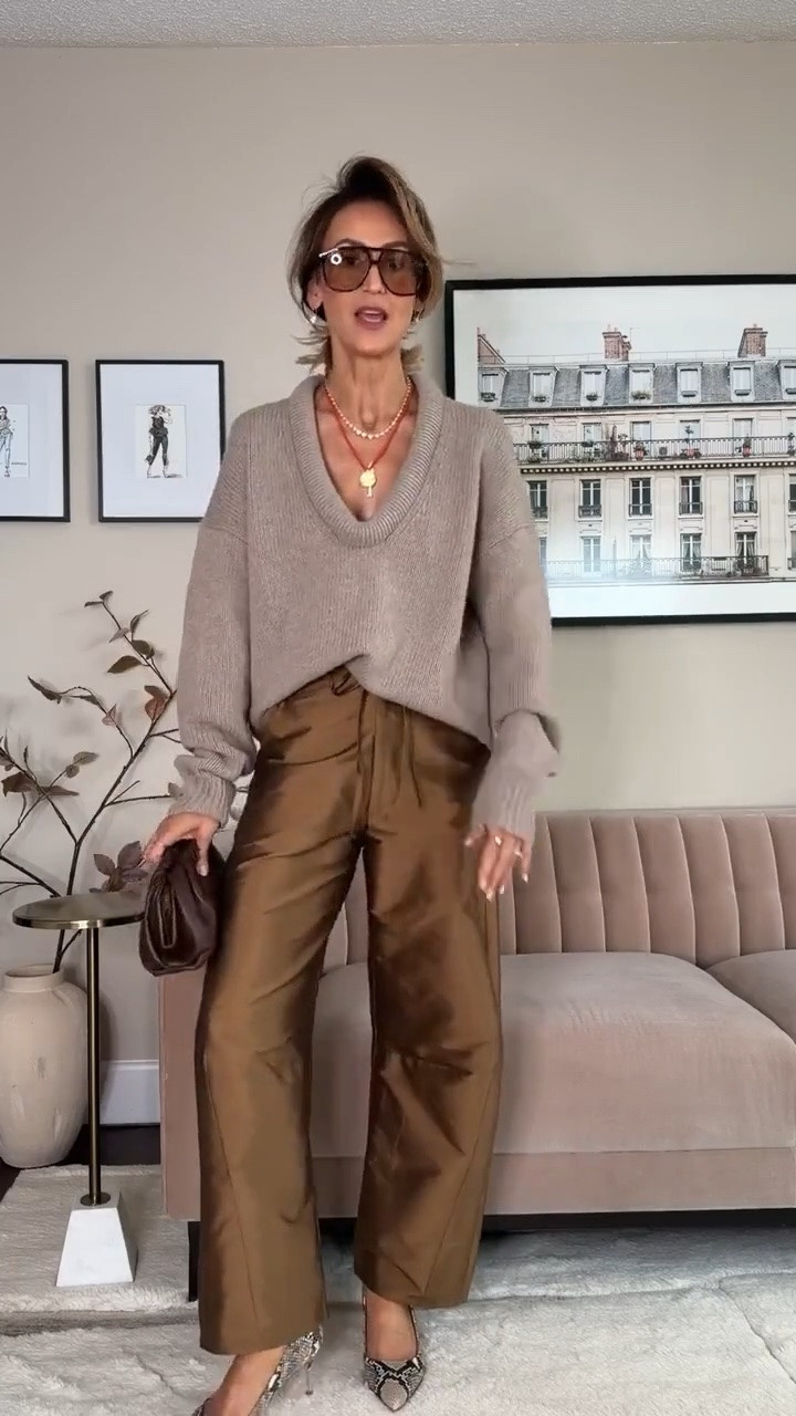 The most unique and flattering chunky knit I’ve seen!

#LTKgrwm #LTKootd #LTKSeasonal