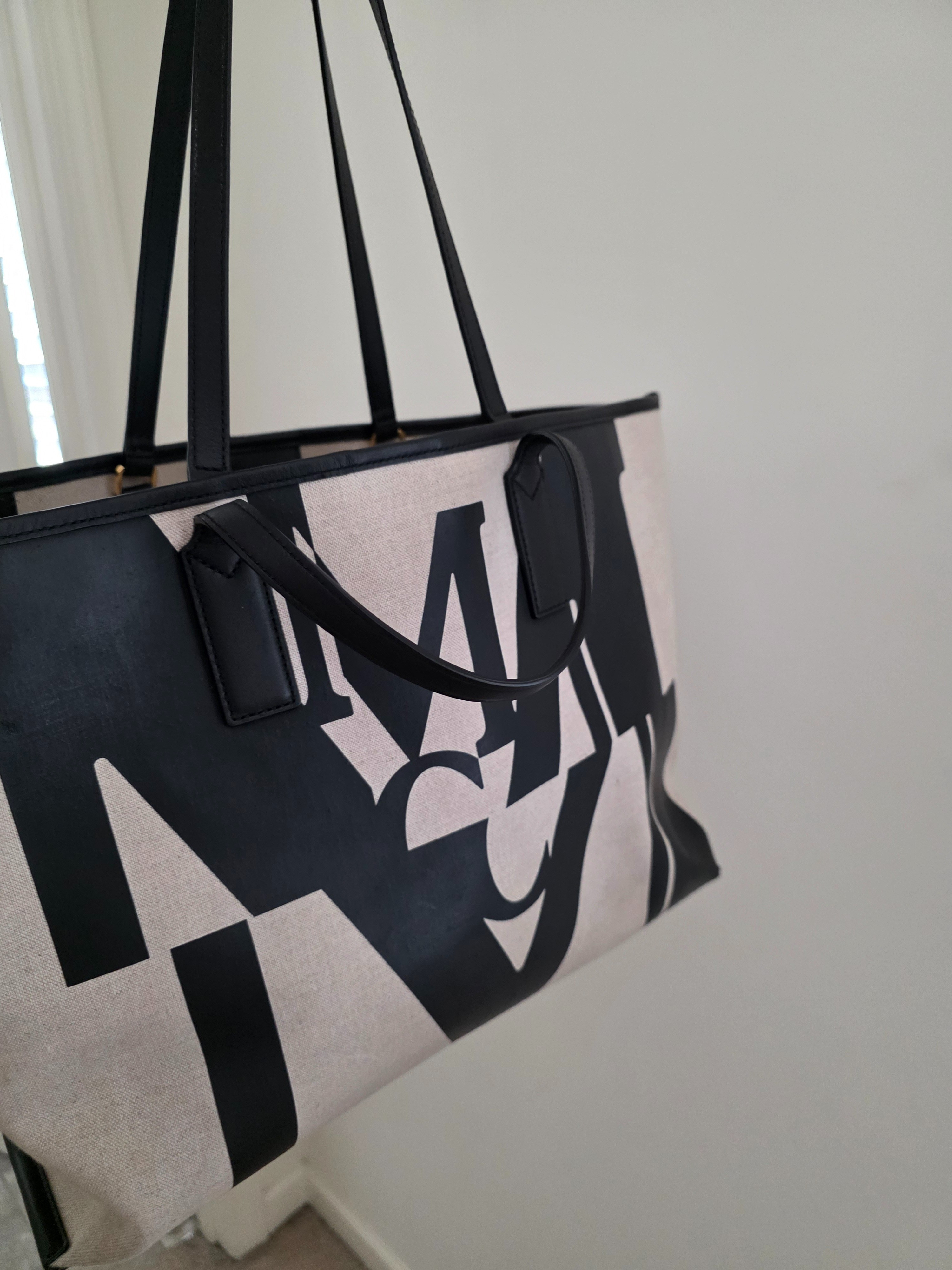 Large everyday bag that can hold so much.#bag 

#LTKSaleAlert