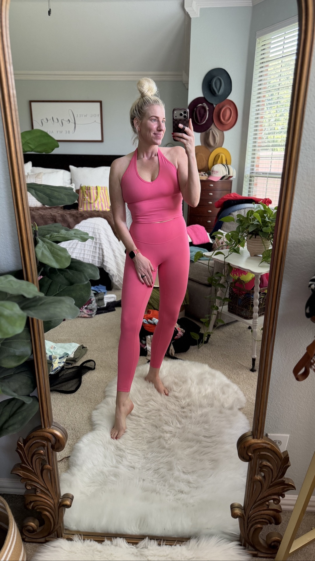 @paragonfitness does it again 
This new uniform line is so good! I love this pink 💕 and the silhouettes are so good. Fits tts and amazing quality 
Wearing a medium top
Wearing a small legging

#LTKActive #LTKOver40 #LTKfitnessgoals