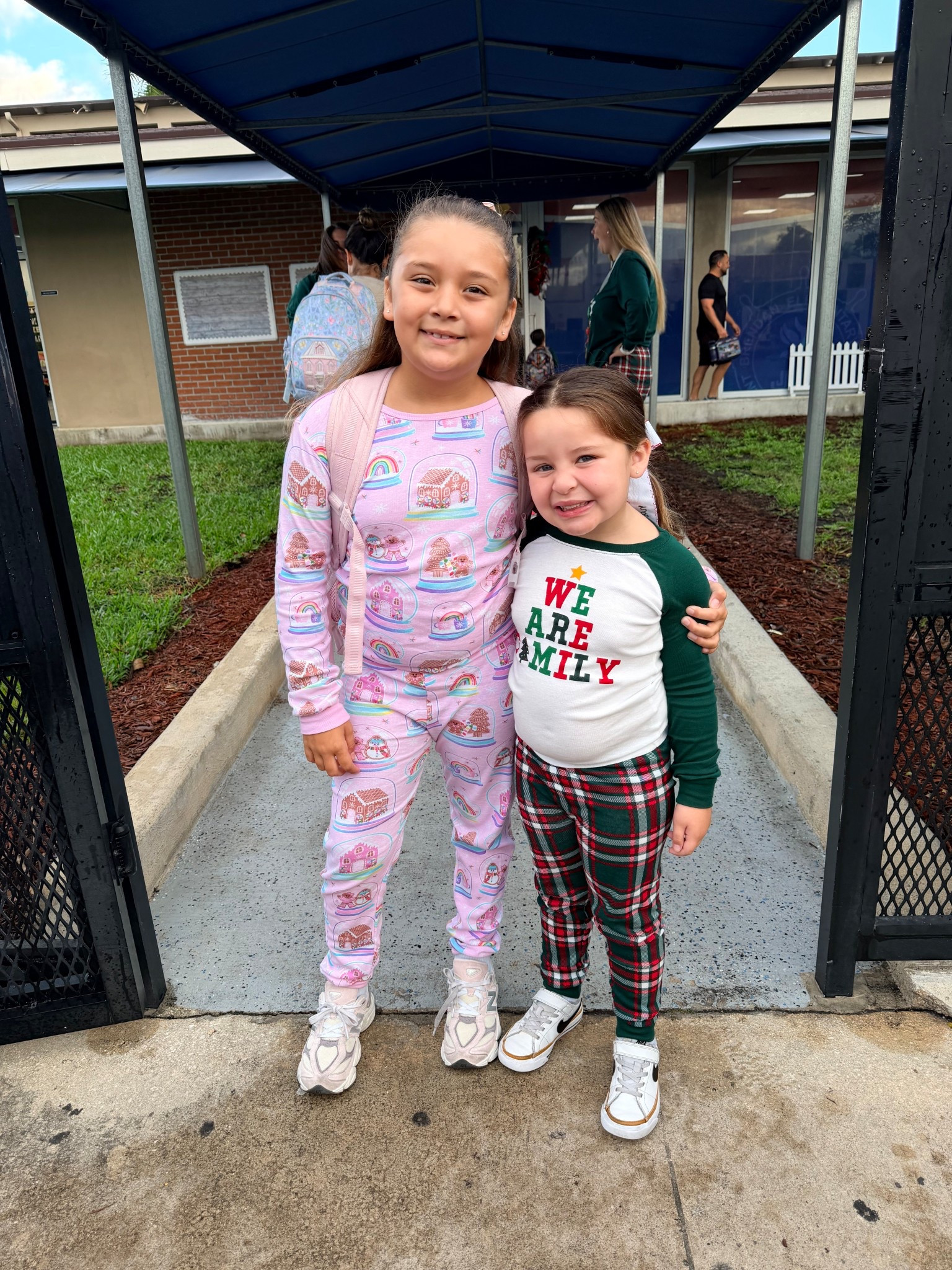 Matching Holiday Pajamas For Girls 🎄

Pink gingerbread pajamas and classic plaid Christmas pajamas for the cutest holiday mornings. Cozy, soft and perfect for school spirit days and Christmas photos.

gingerbread pajamas
girls holiday pajamas
plaid christmas pajamas
kids christmas outfits
holiday pjs for girls

#LTKKids #LTKHoliday #LTKootd