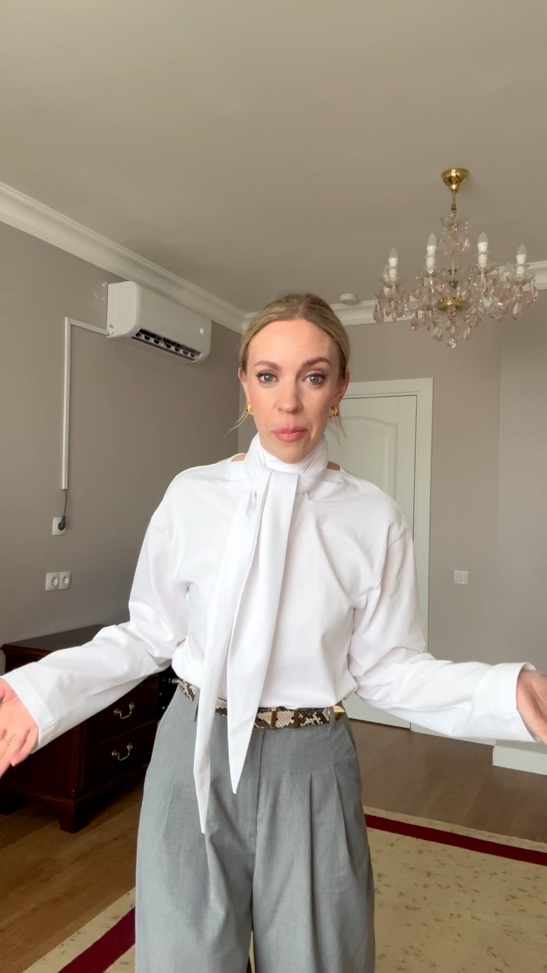 How chic is this bow tie top? Under $30!

Work outfit, @Zara bow tie blouse, snakeskin belt, workwear 

#LTKOver40 #LTKgrwm #LTKWorkwear