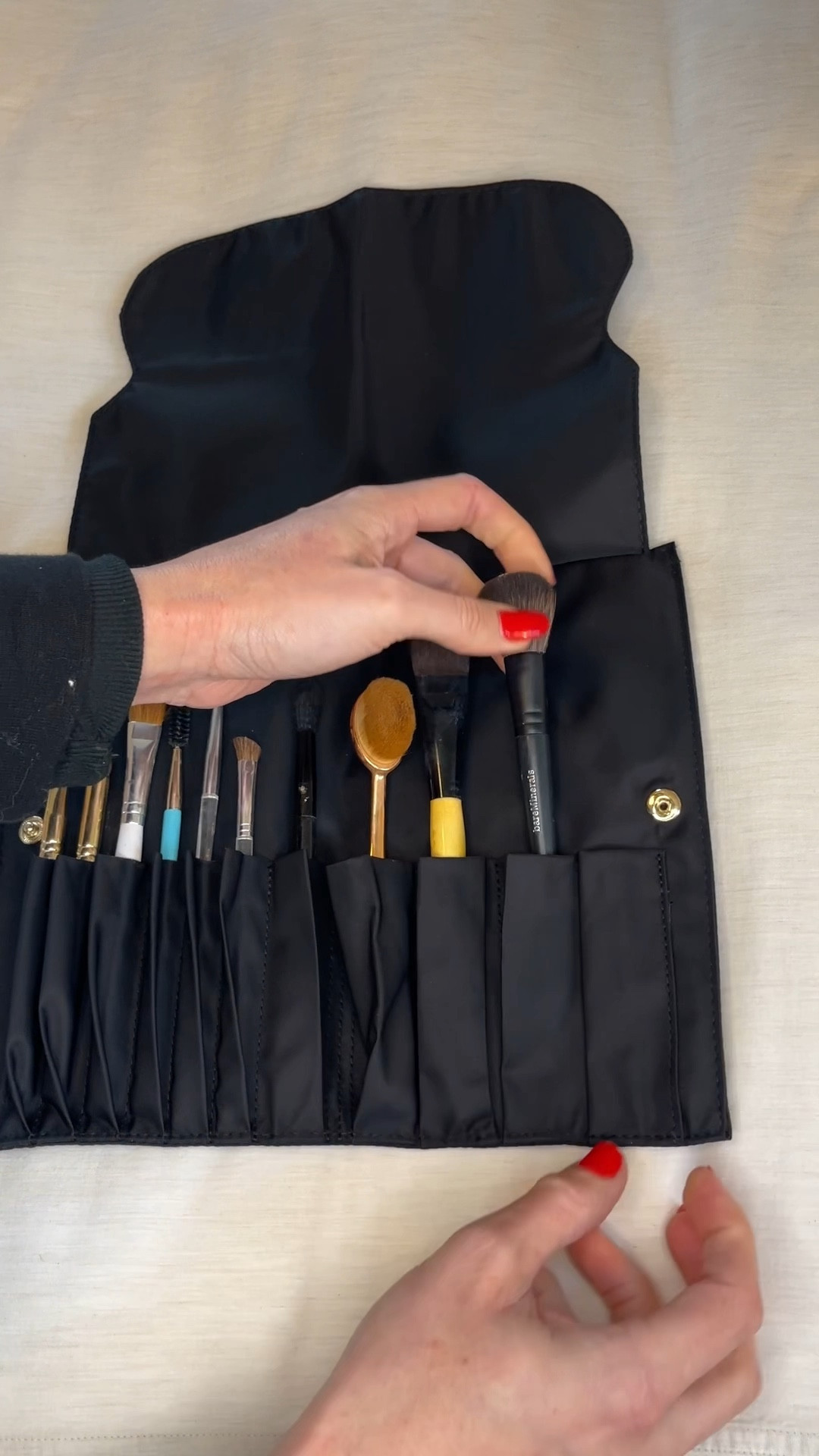 Travel organization with @kusshibags
Travel organizers 
Makeup brush organizers 
Makeup brush pouch 
Makeup bags 
Makeup organization 
Travel bags 
Travel packs 

#kusshibags #ad 

#LTKbeauty #LTKtravel #LTKfindsunder50