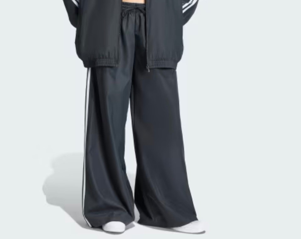 Wide leg #adidas pants 

#LTKValentine #LTKootd #LTKgrwm