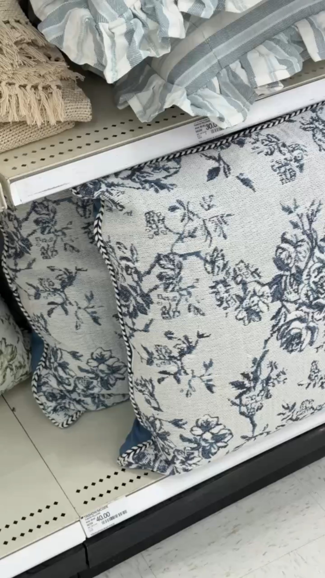 Pretty new pillow for spring from @target ✨

@targethome

Spring refresh, throw pillows, floral pillows, target home

#LTKdayinmylife #LTKHome #LTKSeasonal
