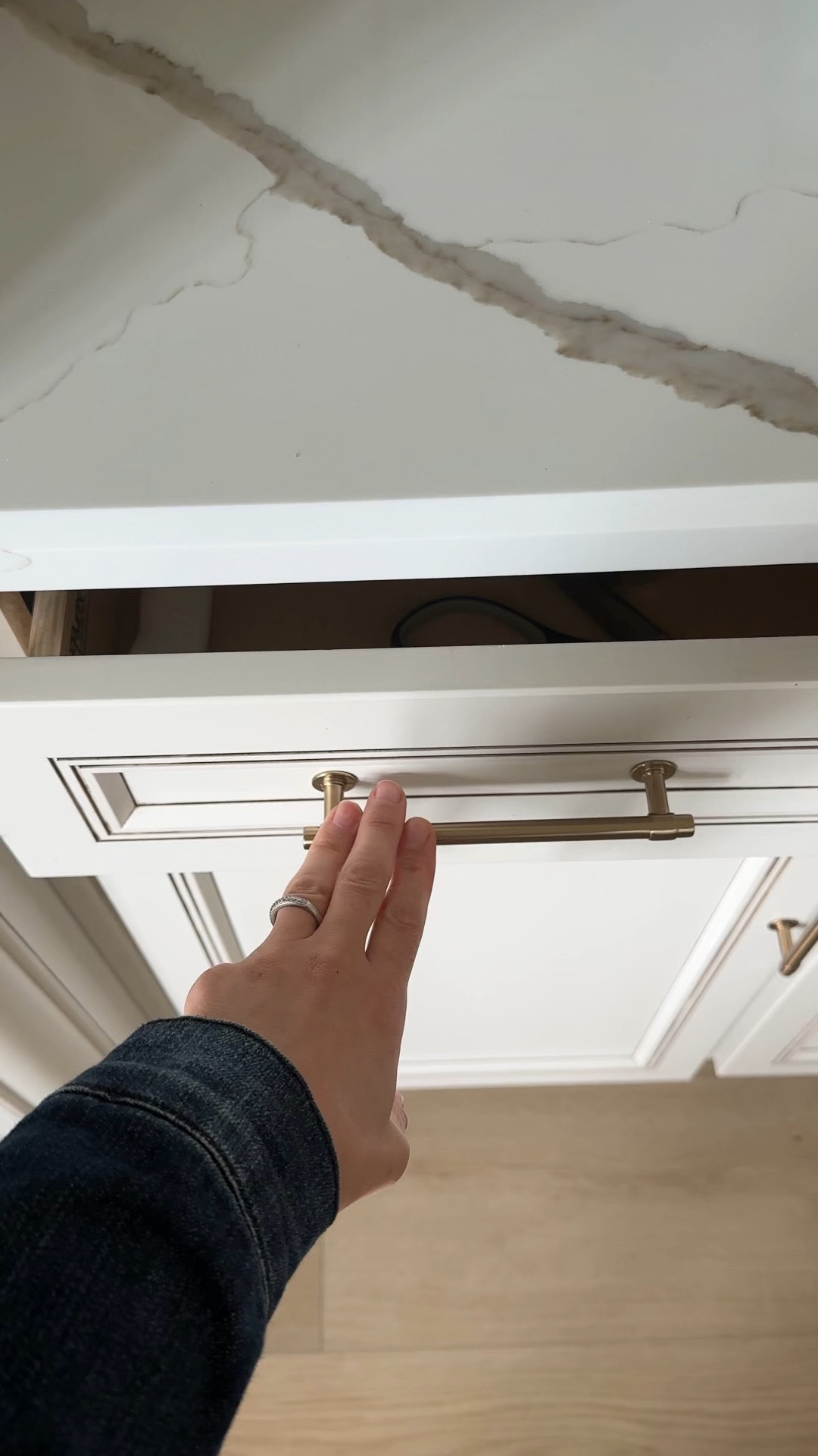 Let’s get those counters clear by storing those knives in your drawers.  This in drawer knife organizer comes in a smaller size as well.


#LTKhome