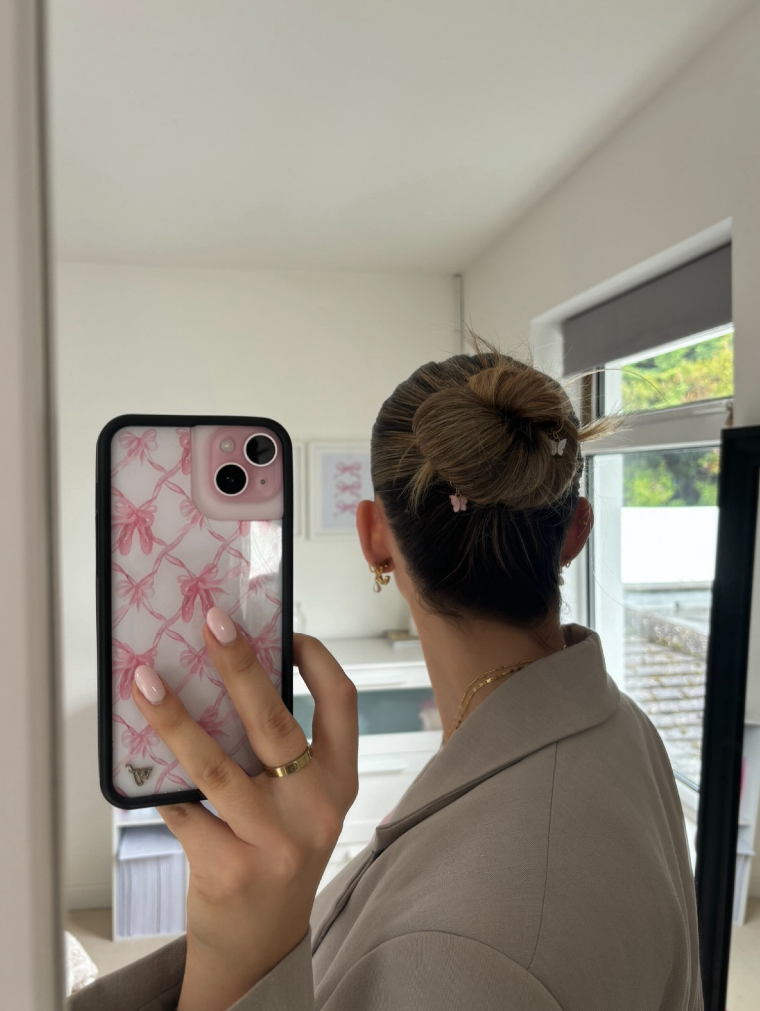 Asos, Pull & bear, Amazon, Pretty little thing, beige blazer, oversized blazer, hair accessories, hair clips, butterfly hair clips

#LTKeurope #LTKstyletip #LTKsummer