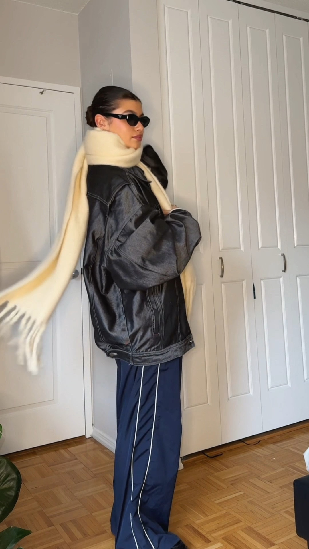 everyone needs this scarf 🧣 

#LTKVideo #LTKSeasonal #LTKstyletip