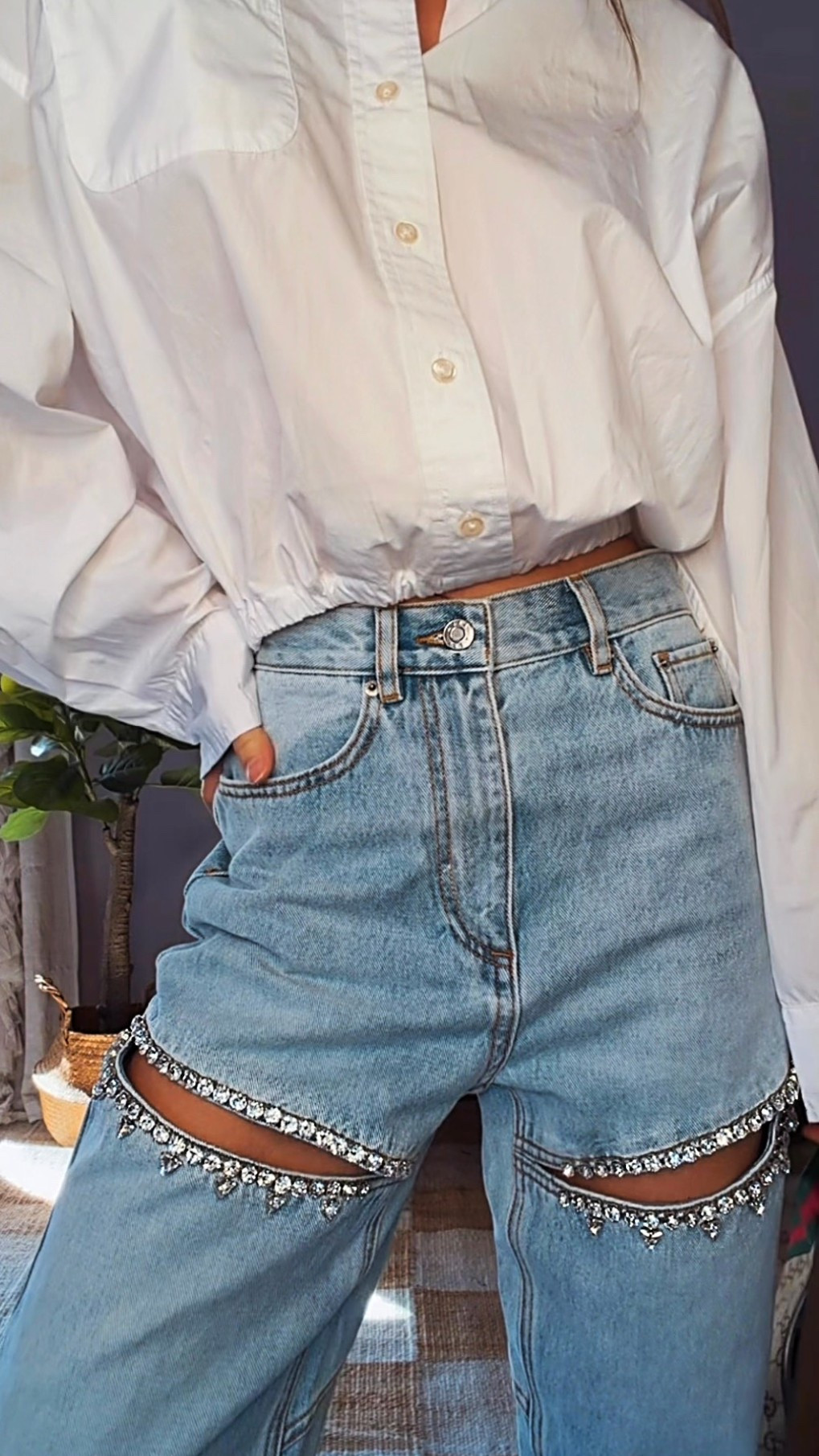 If you know, you know… I’m a forever denim connoisseur and yes, this addiction runs deep 😏👖

Wearing XS top and 24 denim

These jeans? Cream of the crop. Top of the list. Elite status.

The fit, the details, the attitude — they instantly shot to #1 in my closet and I’m officially obsessed. Dressed up, dressed down, errands or cocktails… they’re the star every single time ⭐️

Paired with this adorable cropped button-up and suddenly it’s giving effortless, cool-girl, main-character denim energy. Trust me… once you try them, there’s no going back.



#DenimObsessed #JeanConnoisseur #DenimAddict #CoolGirlStyle #EverydayChic #EffortlessStyle #FashionOver40 #StyleAtAnyAge #ElevatedCasual #LTKStyle #LTKFinds #NicoleColeeStyle #WardrobeStaples #DenimLove #nicolecolee #fashionblogger #styleblogger 



#LTKGiftGuide #LTKdayinmylife #LTKHoliday