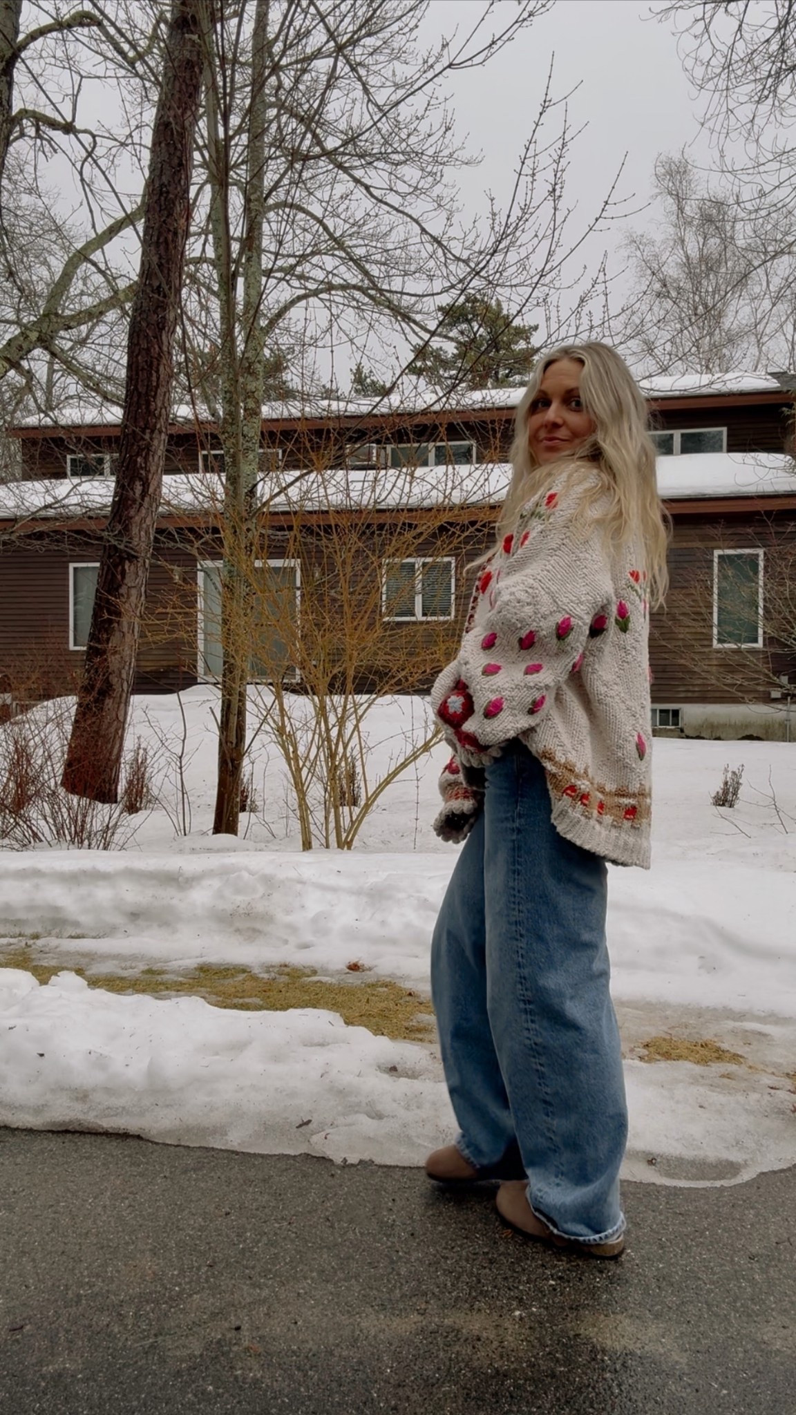 🌷sweater and jeans rented from Nuuly, my code is: https://share.nuuly.com/whitney724 but found these jeans…I’m obsessed with for over 50% off in a different wash…linked below!