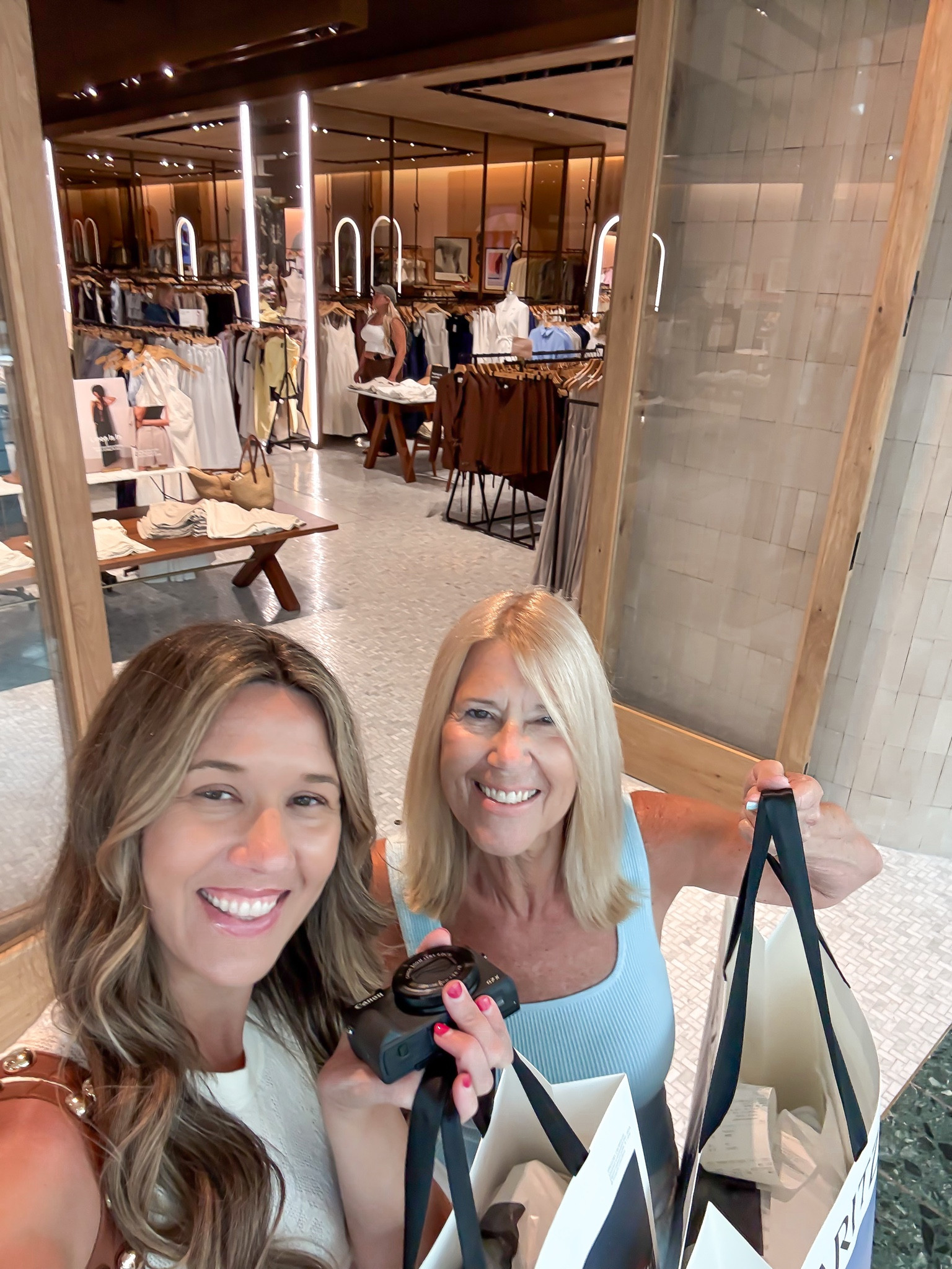 Shopping trip with mom @Aritzia 
What we bought 