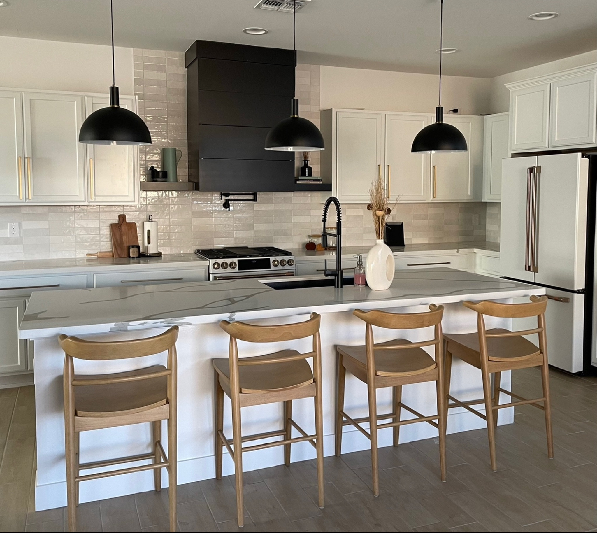 Modern kitchen inspiration 🖤 white cafe appliances, Bedrosian cloe tile, black and white kitchen,

#LTKhome