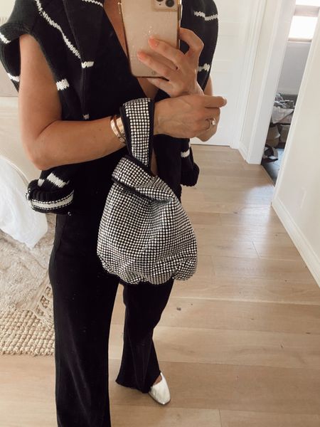 Love this metallic sparkle bag for fall and winter date nights. Under $100