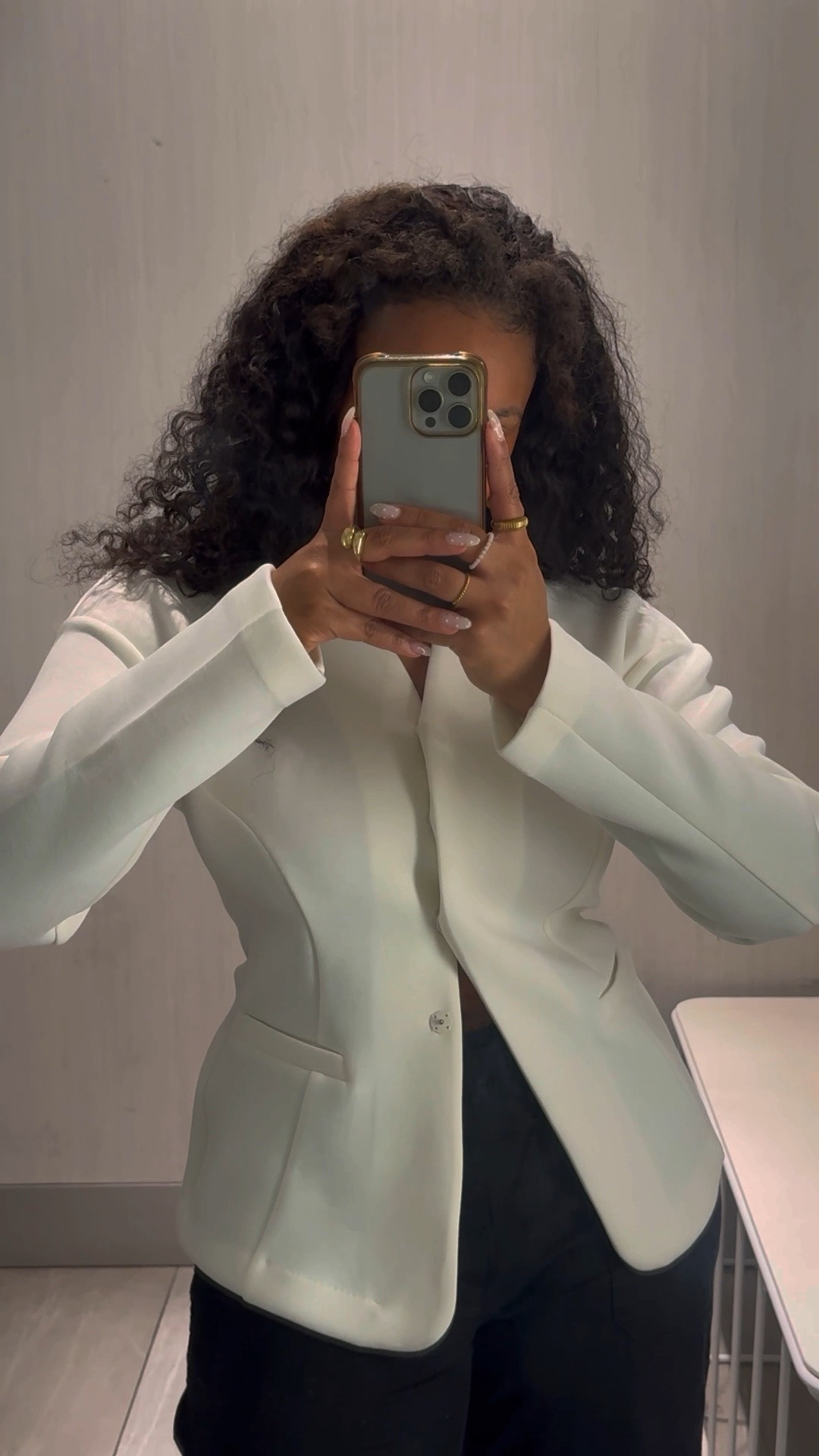 These cyber Monday deals at H&M are amazing. I found my new favorite cardigan with a cashmere look and wide sleeves it’s such a stunning piece for an affordable price. These tops are capsule items for your fall wardrobe. 

#LTKCyberWeek #LTKSaleAlert #LTKootd