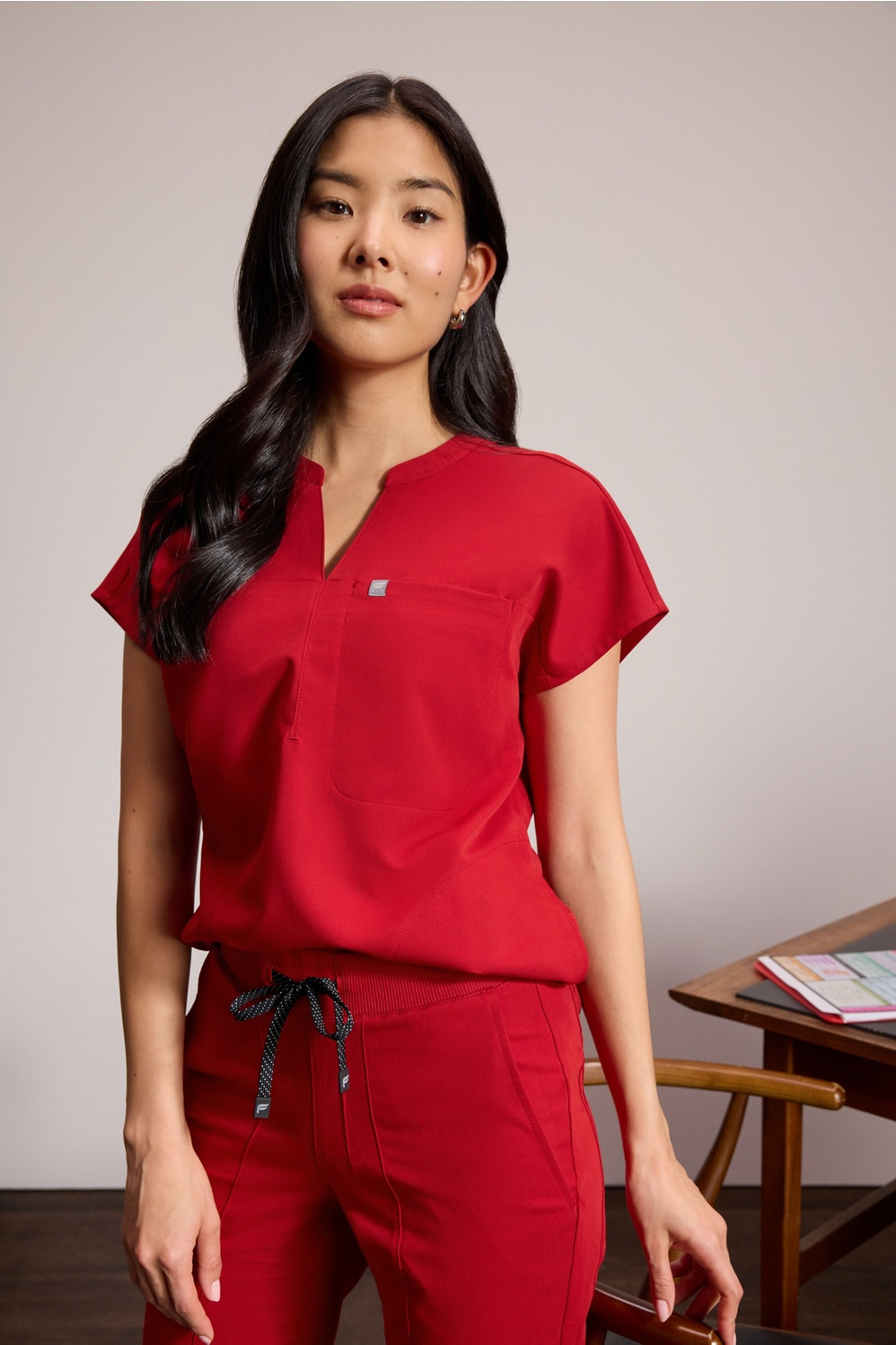Evolve Scrub Top | Fabletics