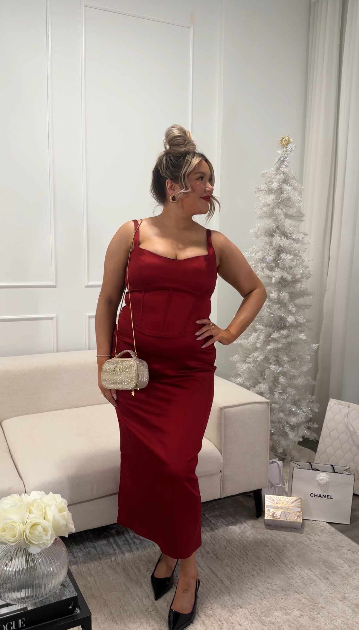 Red dress, red lip, Dior makeup bag holiday midsize 

#LTKdatenight #LTKmidsize #LTKholiday