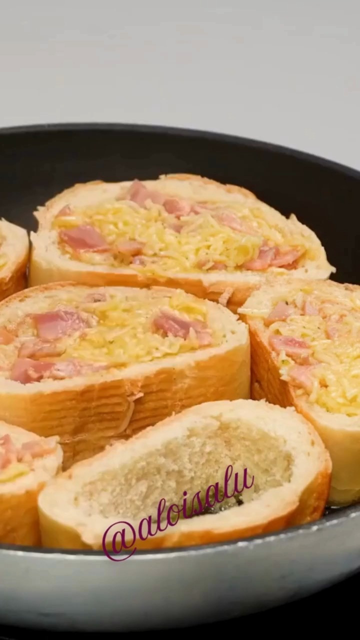 🌟 Lanche Perfeito do Fim de Semana – Feito em Minutos!
Se você quer um lanche rápido, saboroso e que agrada todo mundo…
 Esse pão recheado de frigideira é a escolha ideal!
 Prático, econômico e cheio de sabor — perfeito para o café da manhã ou lanche da tarde! 🍞💛
👉 Siga Isa para mais receitinhas irresistíveis
 👉 Salve para fazer hoje mesmo
#ReceitaDoDia #LancheSimples #FimDeSemana #PãoRecheado #ReceitasFáceis #IsaAllureLife

 

 #LTKhome #LTKdicadeestilo #LTKfamilia