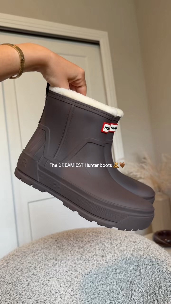 The dreamiest Hunter boots 🧸🤎 I’m obsessed with the cozy fleece lining! Such a cute fall boot for rainy days and going into the colder months. These are already selling fast so I’ll have them linked on my LTK! 






hunter boots, hunter boots women, hunter rain boots, hunter ankle boots, hunter ankle rain boots, hunter original wales ankle rain boot, hunter wales boots, hunter hot fudge boots, hot fudge hunter boots, brown hunter boots, fleece lined hunter boots, hunter fleece boots, women’s rain boots, women’s ankle rain boots, brown rain boots, fleece lined rain boots, waterproof fall boots, waterproof winter boots, cozy fall boots, fall boots for women, fall shoe trends, fall shoes 2026, fall outfit inspo, rainy day outfit, cold weather boots, cozy boots for women, brown fall boots, ankle boots for fall, hunter boots outfit, hunter boots outfit ideas, fall rain boots, cute rain boots #hunterboots #fallboots #rainboots #fallshoes #falloutfitinspo