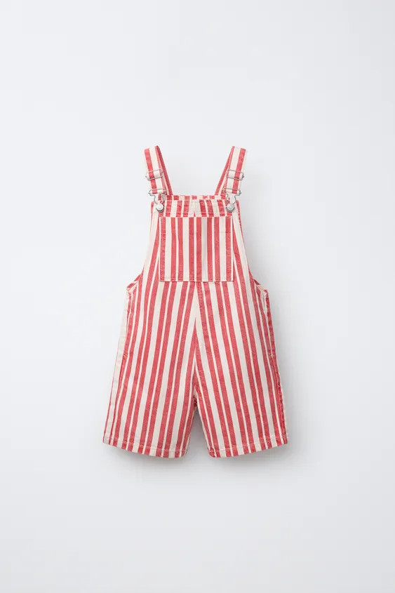KURZE LATZHOSE AUS BAUMWOLLTWILL MIT SNOOPY-STREIFEN PEANUTS\u2122 | Zara DE