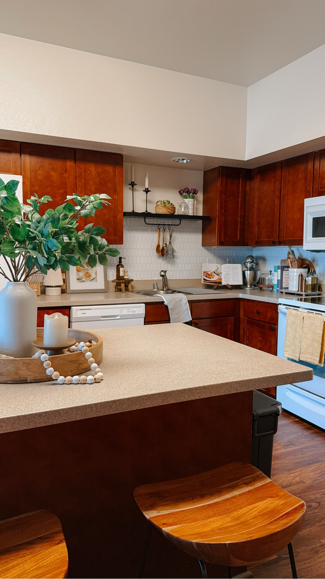 First time living in military on-post housing and I had to make the kitchen feel like me. A few renter-friendly swaps later and it feels way more like home. Backsplash, shelf, knobs, done! 🏡✨



#kitchenglowup #militaryhousing #renterfriendlydiy #basehousingdecor #diykitchenmakeover #armyhousing #militarywifelife #plannercommunity #plannerbabe #amazonfinds #targetfinds

#LTKStyleTip #LTKSeasonal #LTKHome