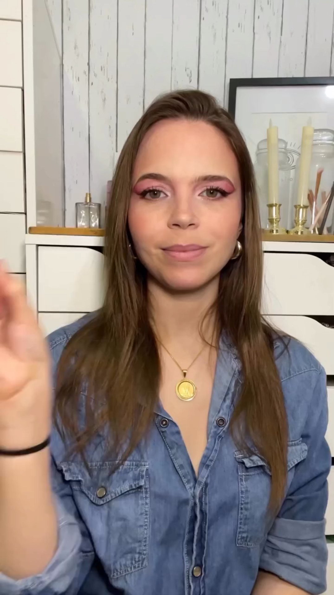 Swatching the new @hudabeauty lip stain contour 
I still didn’t do the test to see if it smudged or transferred yet 
Since I live in Palestine I couldn’t buy it from her shop directly but I bought it from @beautybay  easily btw I’m not paid or given any free products by any of them to talk about them 

————-
#hudabeauty #makeup #lipstaincontour #hannahziad #beauty 
#جمال #مكياج #هانازياد