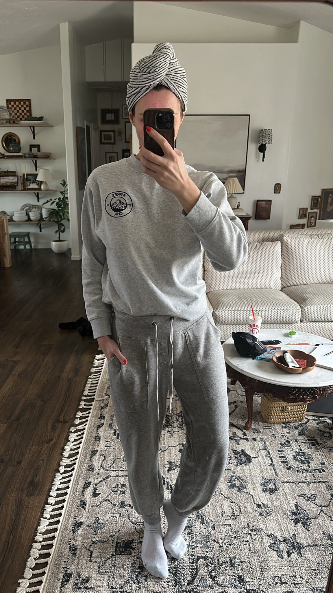 Wasn’t expecting to like these but I was so wrong. They’re super soft and not too thick but not too thin. • 5’10” 140lbs // wearing a medium