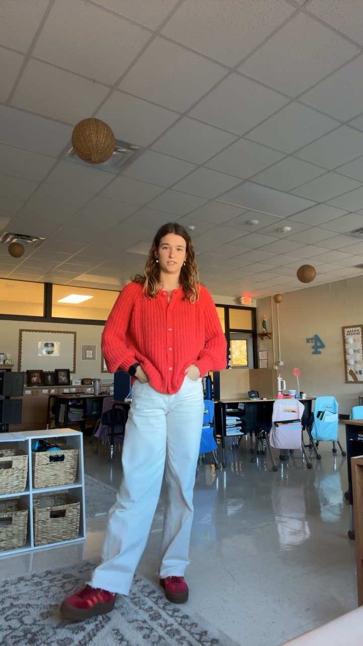 ♥️🤍 
sweater is medium!