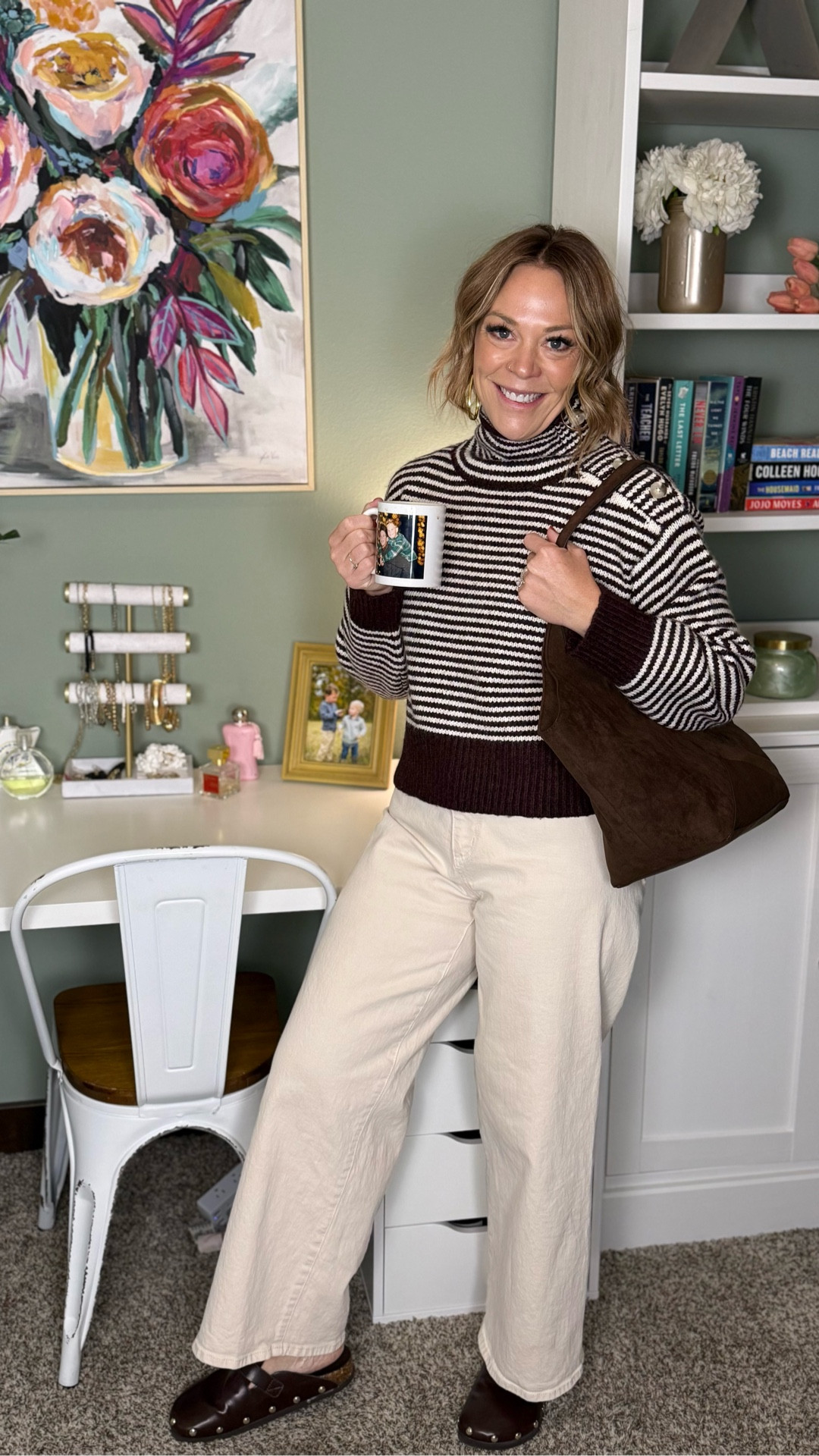 I had 4 minutes to get dressed — but being a millennial mom means we make it work. ☕️💨
Comfy-yet-cute trousers, a cozy sweater, gold jewelry, studded clogs, a cute bag, and my non-negotiable… coffee.
Because real life doesn’t stop, and I still wanna feel put-together, not perfect.
Save this for your next busy morning — because we all know the school drop-off clock waits for no mom ⏰💁‍♀️



millennial mom style, busy mom outfit ideas, quick work outfit, comfy yet cute outfit, cozy fall outfit, chic mom fashion, fall style inspo, target fall fashion, mom morning routine, everyday outfit formula, coffee and style, casual workwear

#LTKOver40 #LTKFindsUnder50 #LTKWorkwear
