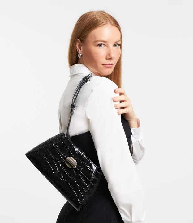 Bolsa Baguete em Pu com Fechamento de Metal e Textura Croco Preto | Renner (BR)