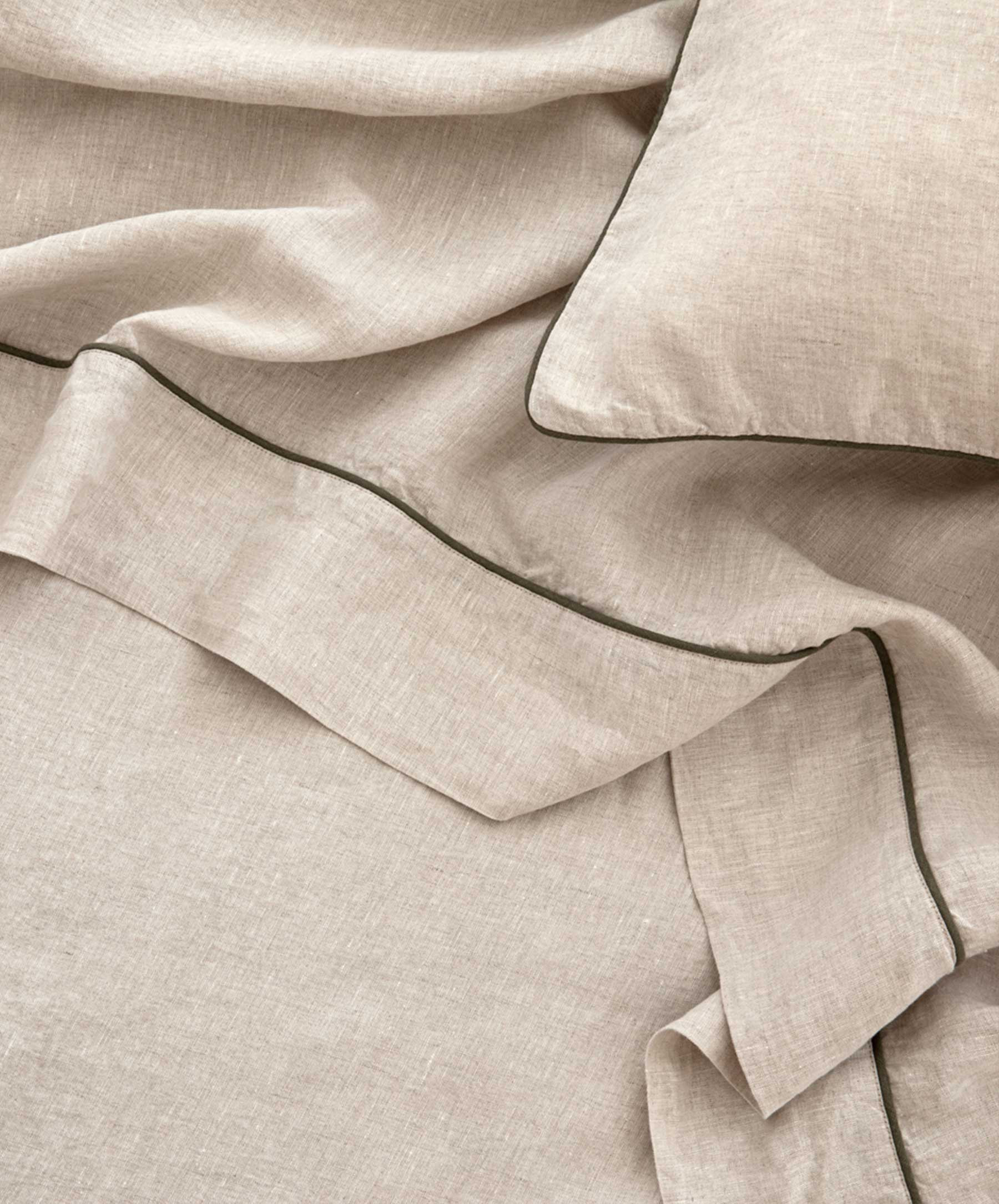 Piped Linen Flat Sheet - Natural and Forest | CULTIVER US