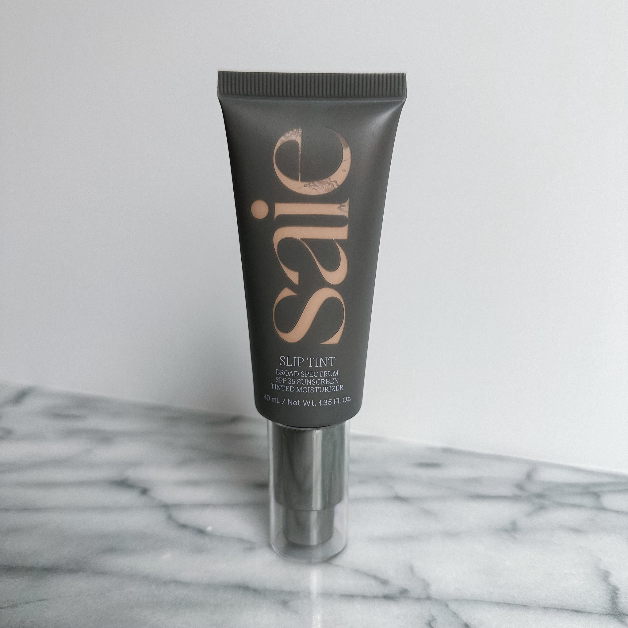 Read the full review of Saie’s Slip Tint on IG @thingsbloggersliedabout!