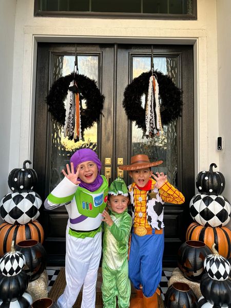 Halloween is just around the corner! @walmart made it so easy to us to pick this year’s family theme with their wide variety of costumes for both adults and kids! 

#walmartpartner
#IYWYK
#WalmartFinds
@walmart

Follow me @ahillcountryhome for daily shopping trips and styling tips!

Seasonal, Fashion, Kids, halloween, costume, porch, dress up, ahillcountryhome

#LTKHalloween #LTKSeasonal #LTKU