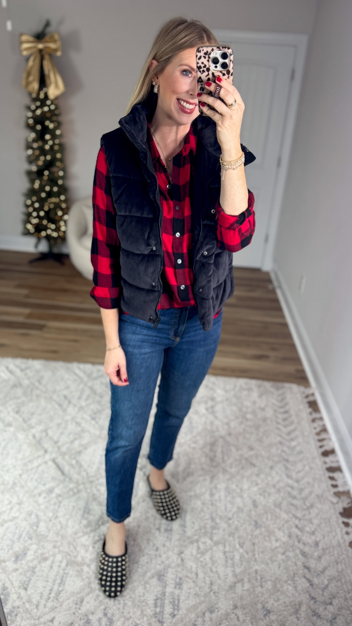 Daily try on, Walmart outfit, Walmart fashion, Walmart try on, puffer vest, buffalo plaid flannel 

Smalll

#LTKHoliday #LTKFindsUnder50 #LTKSaleAlert