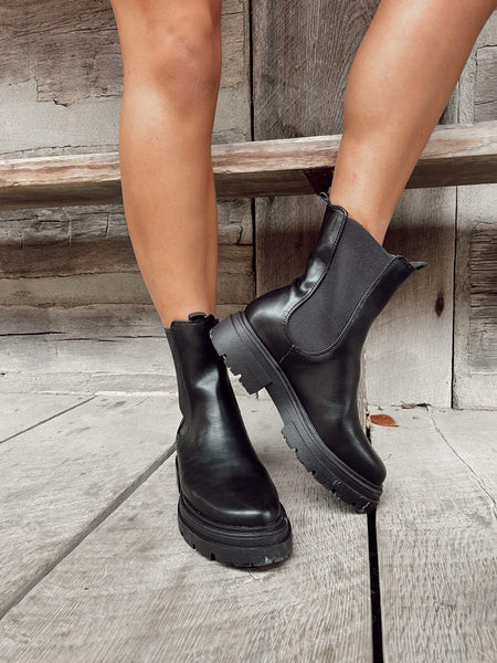 Black Joanna Boot | Lane 201 Boutique