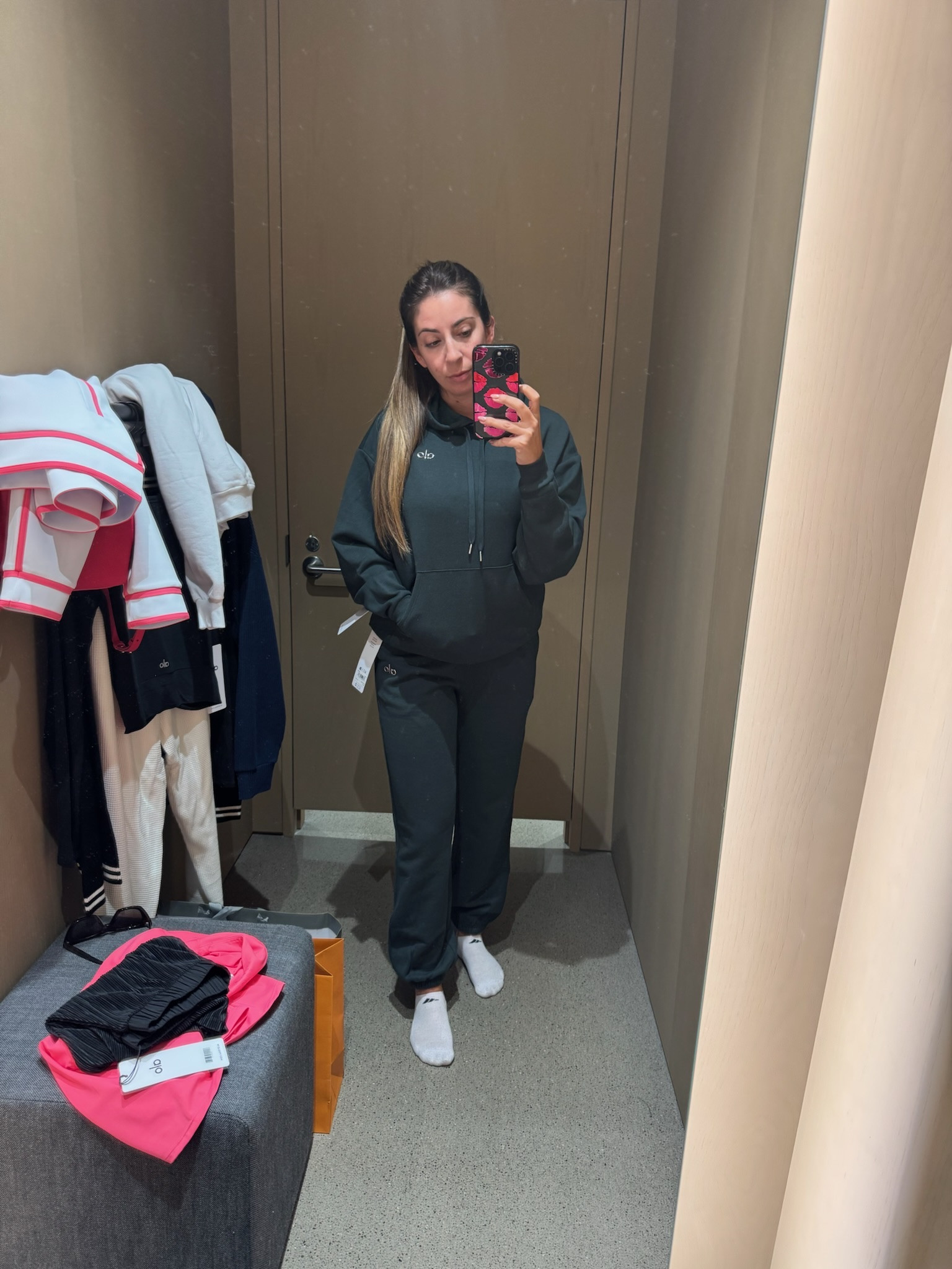 Hunter Green set from Alo! Wearing a small in both pieces - if you’re in between sizes, size down! 

#LTKTravel #LTKFitness #LTKStyleTip