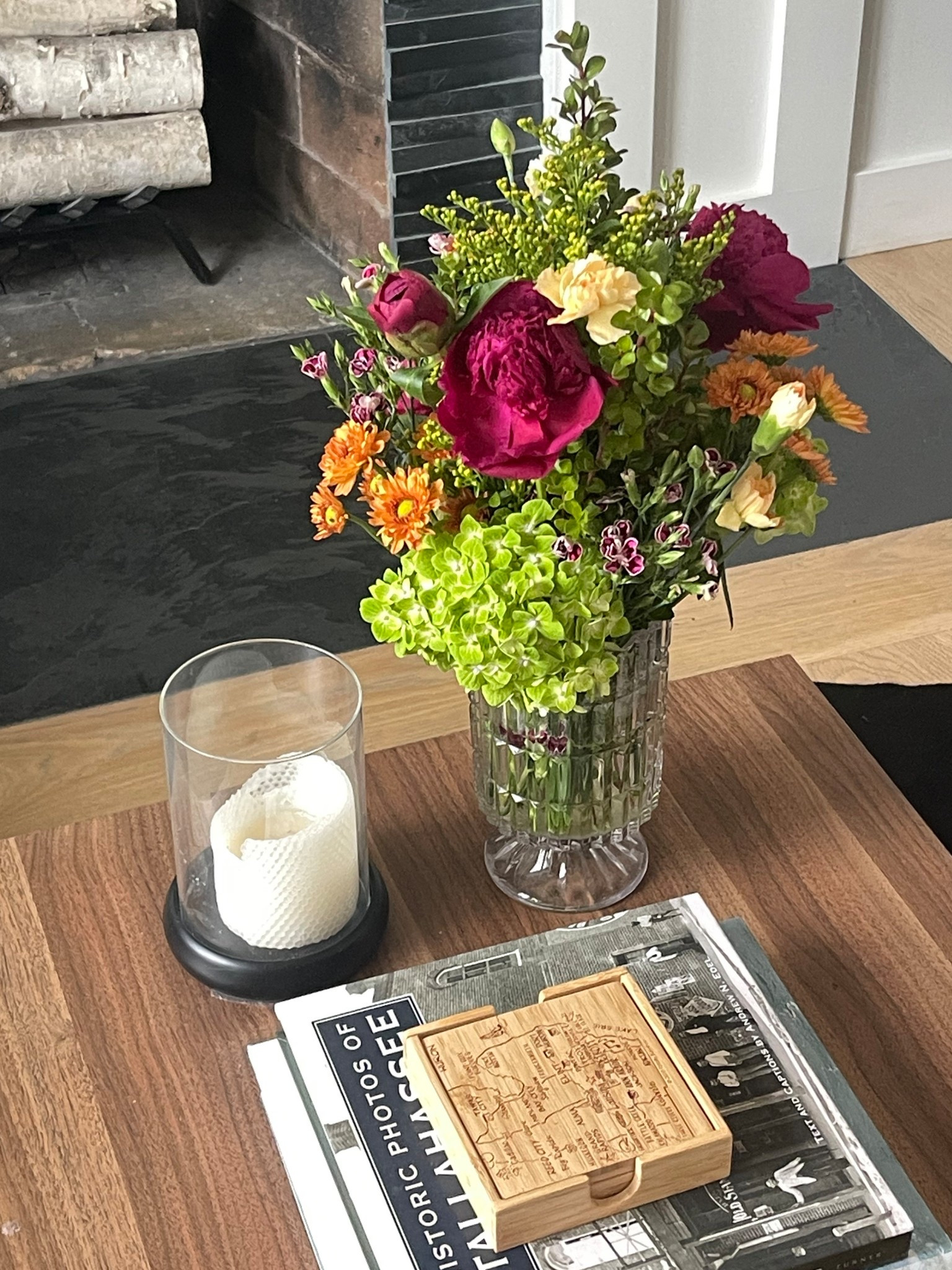 Nothing beats fresh flowers on the coffee table… 

#LTKHome