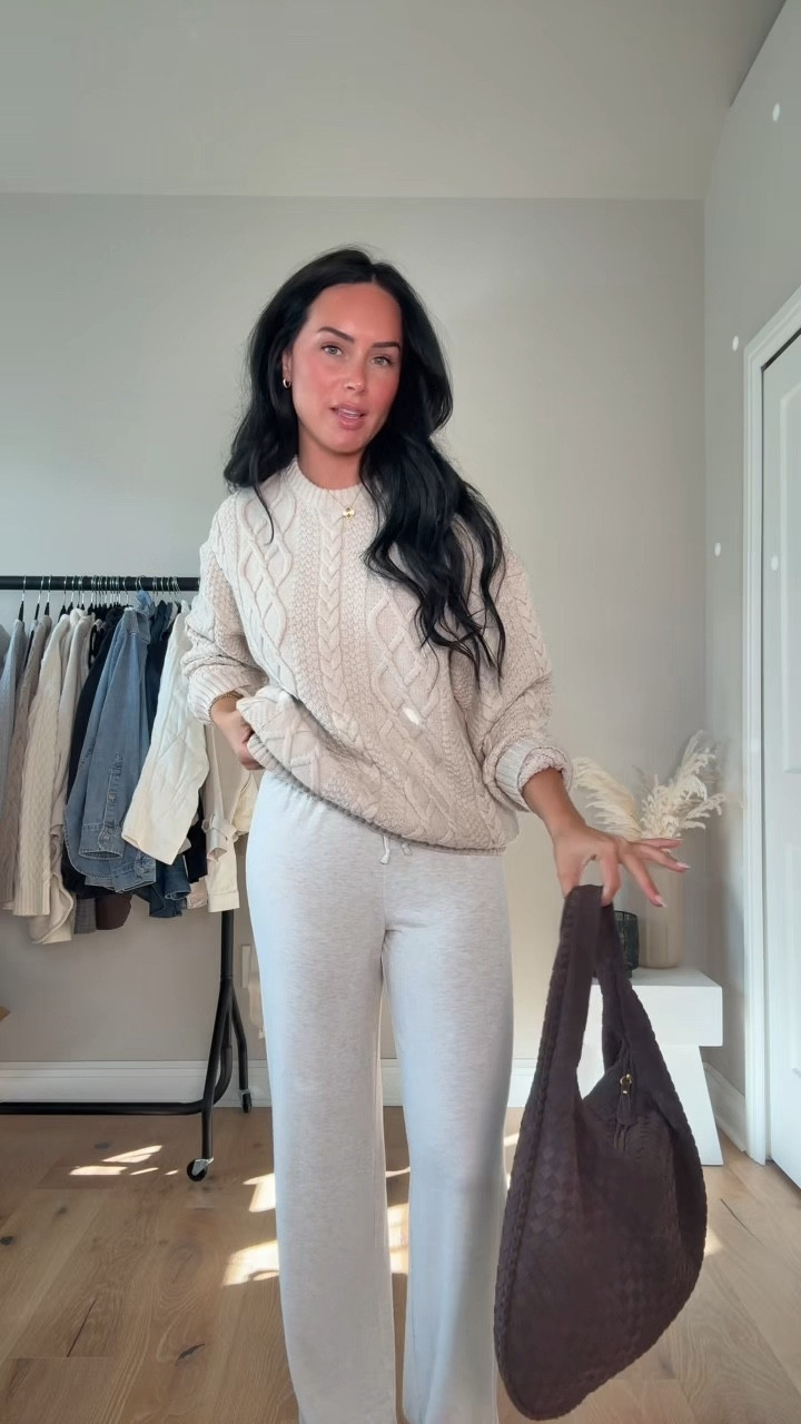 The perfect neutral cozy outfit 🤍

My sizing 5’7, 145lbs, 32dd
I’m wearing size smalls

#LTKStyleTip #LTKHoliday #LTKGiftGuide