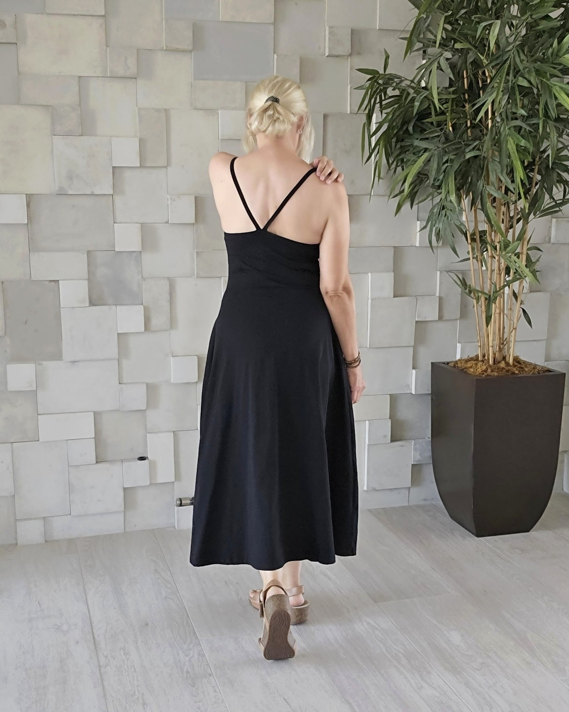 Made from soft organic cotton, this beautiful dress comes in several colors and patterns (and two lengths). Can look casual and sporty, or dress it up with heels.#lbd #sportyblackdress #organiccottondress

#LTKActive #LTKStyleTip #LTKSeasonal
