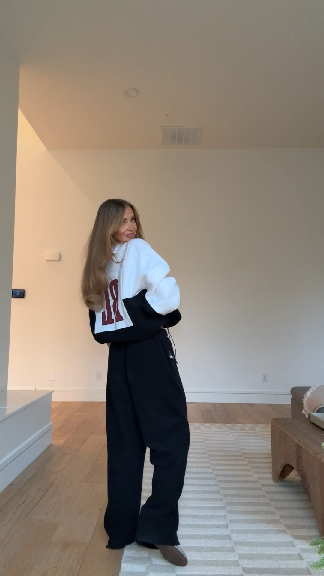 Another set guys, I’m obsessed
Top xs/s
Pants xs/s

You can get these pants of boys lie website!