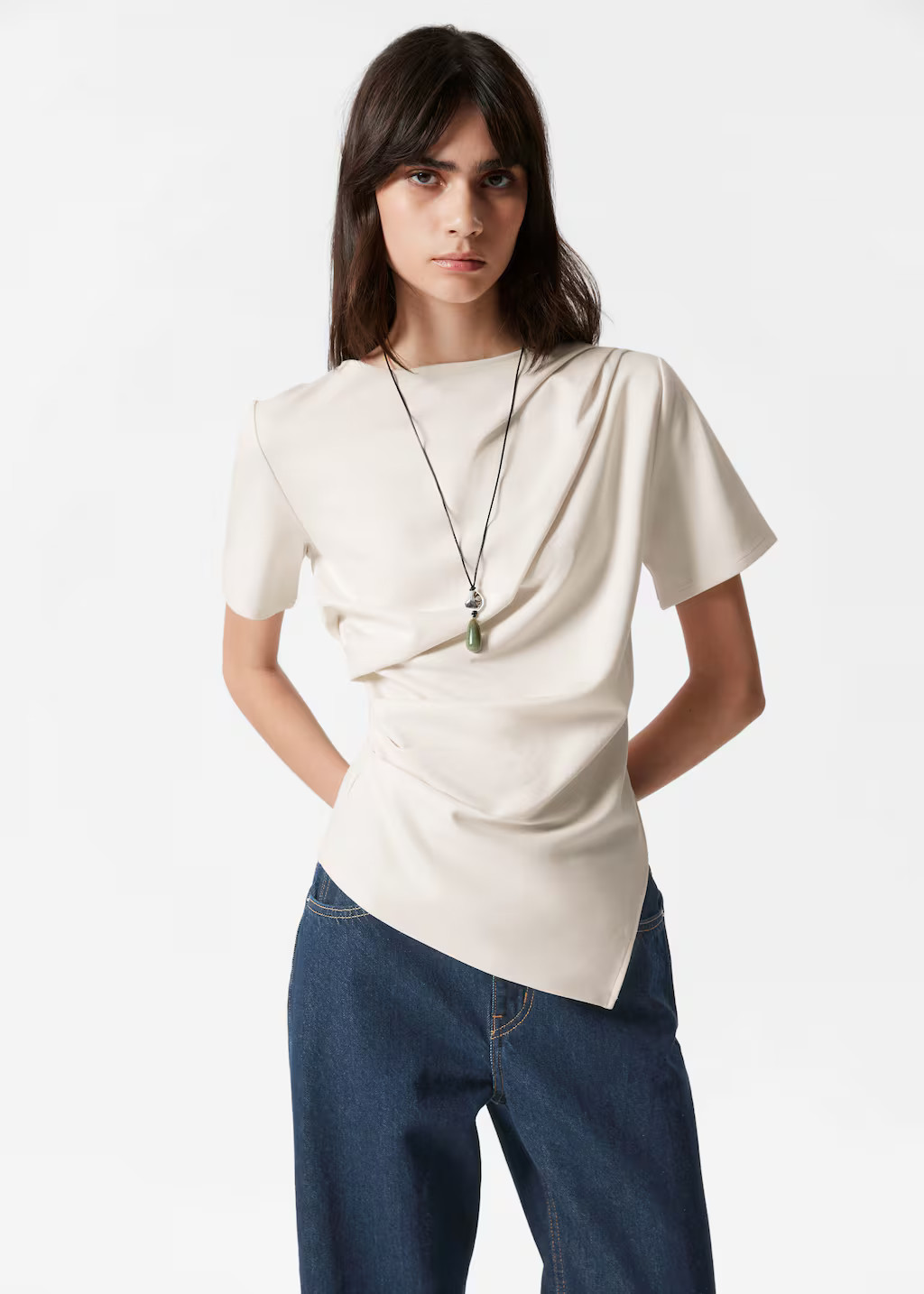 Asymmetrisches T-Shirt mit Drapierung | & Other Stories EU