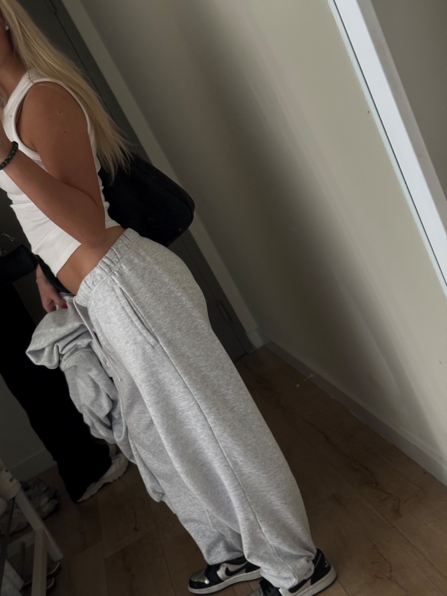 Skims sweatpants 

#LTKStyleTip